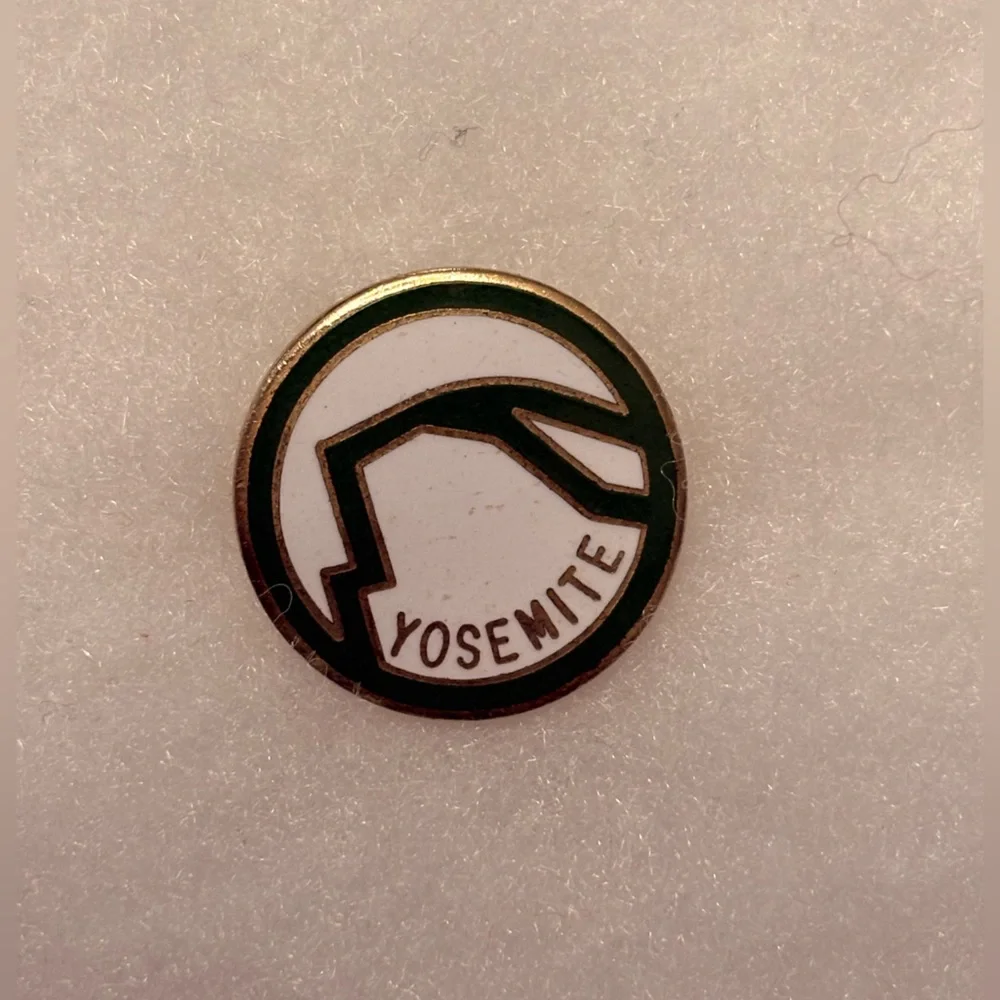 Vintage 1978 Yosemite Ski Trail Pin Green White Gold Enamel